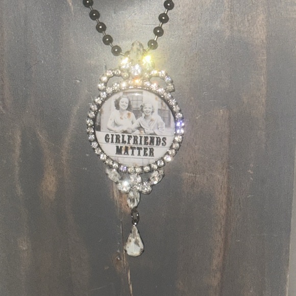 GIRLFRIENDS MATTER Adjustable Boutique Bling NECKLACE Costume Jewelry BFF Friend - Picture 12 of 13